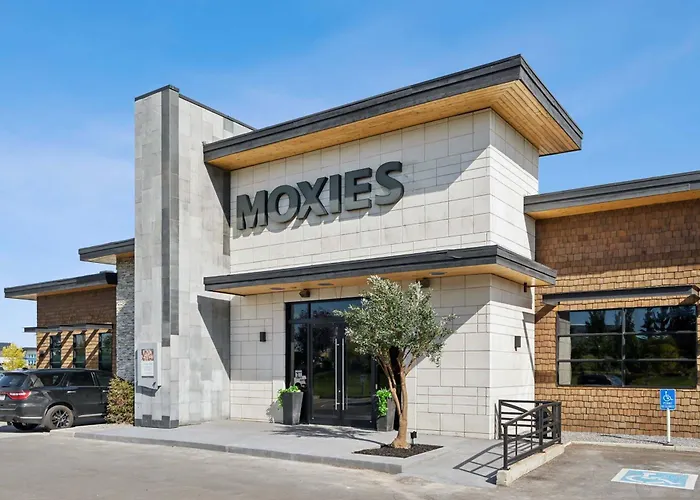 Hotel near College: Sandman Signature Calgary Airport Hotel